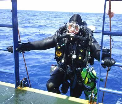 megalodon rebreather training courses in cyprus with scuba tech divers