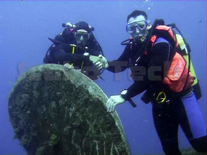 divers on the propellor of zenobia cyprus