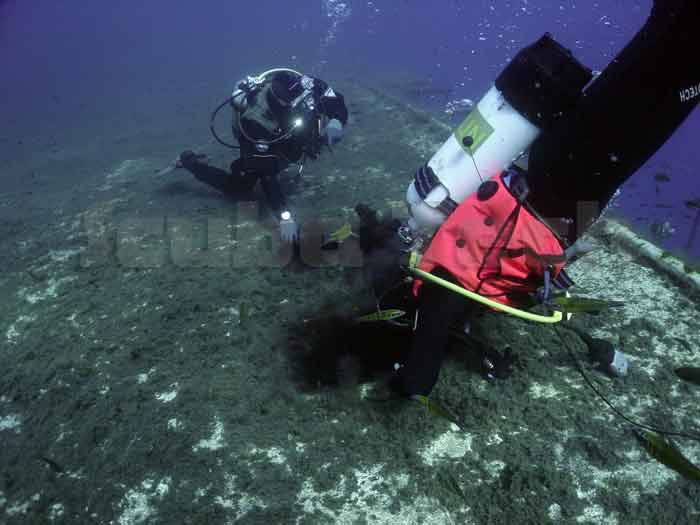 divers poking in holes on zenobia