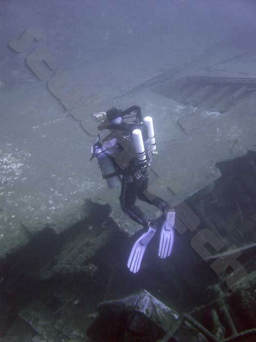 kiss rebreather diver on zenobia